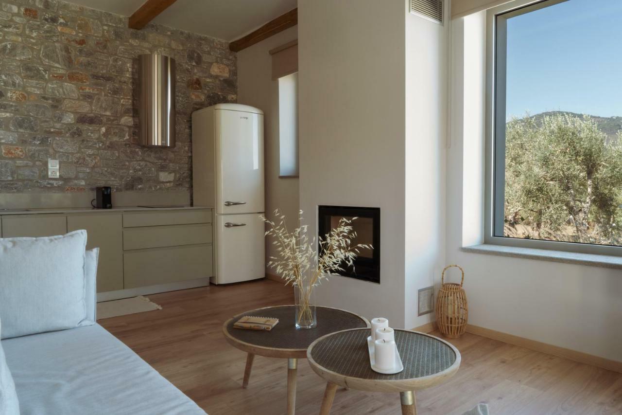 Elies Residences Luxury Apartments Mytilene ภายนอก รูปภาพ